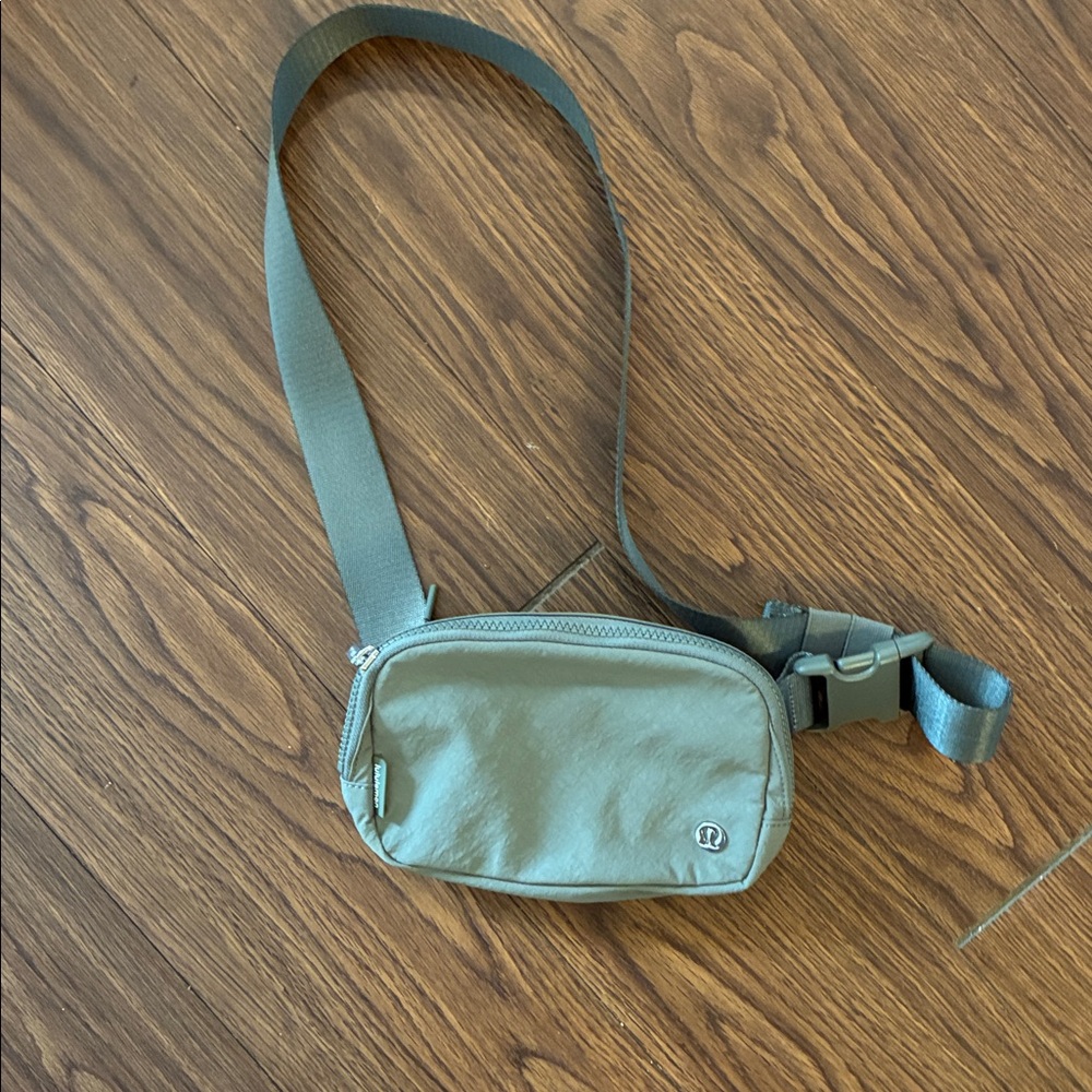 Lu Lu Lemon Green Olive Fanny Pack